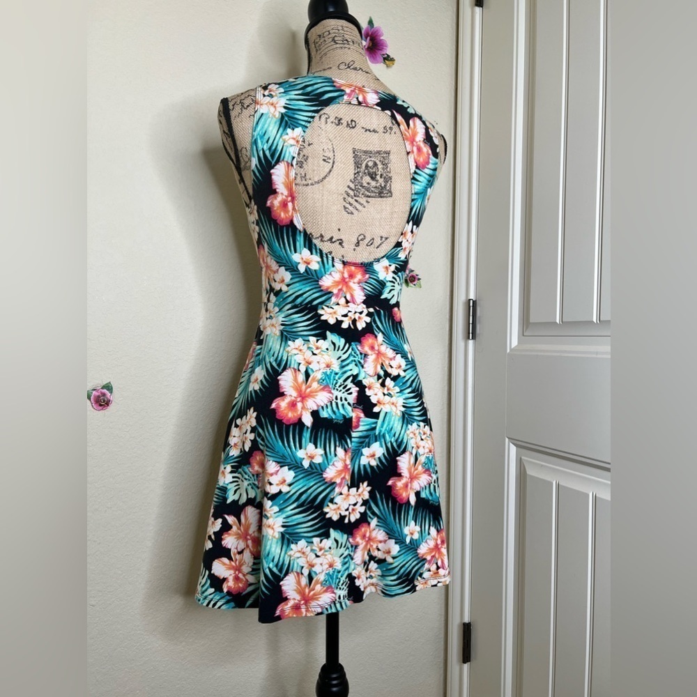 PINK Victorias Secret Tropical Print Cut Out Back Dress Size Small - Picture 11 of 14